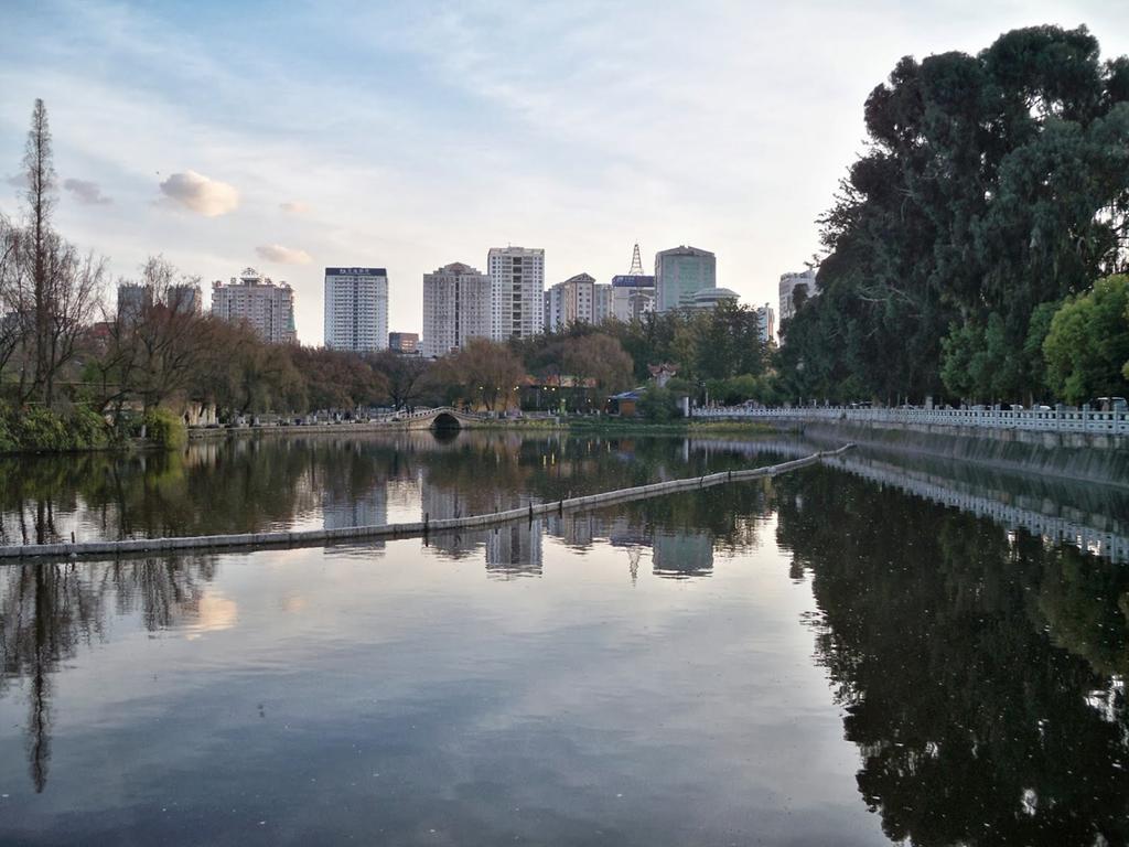 Dynasty International Hotel 昆明 エクステリア 写真