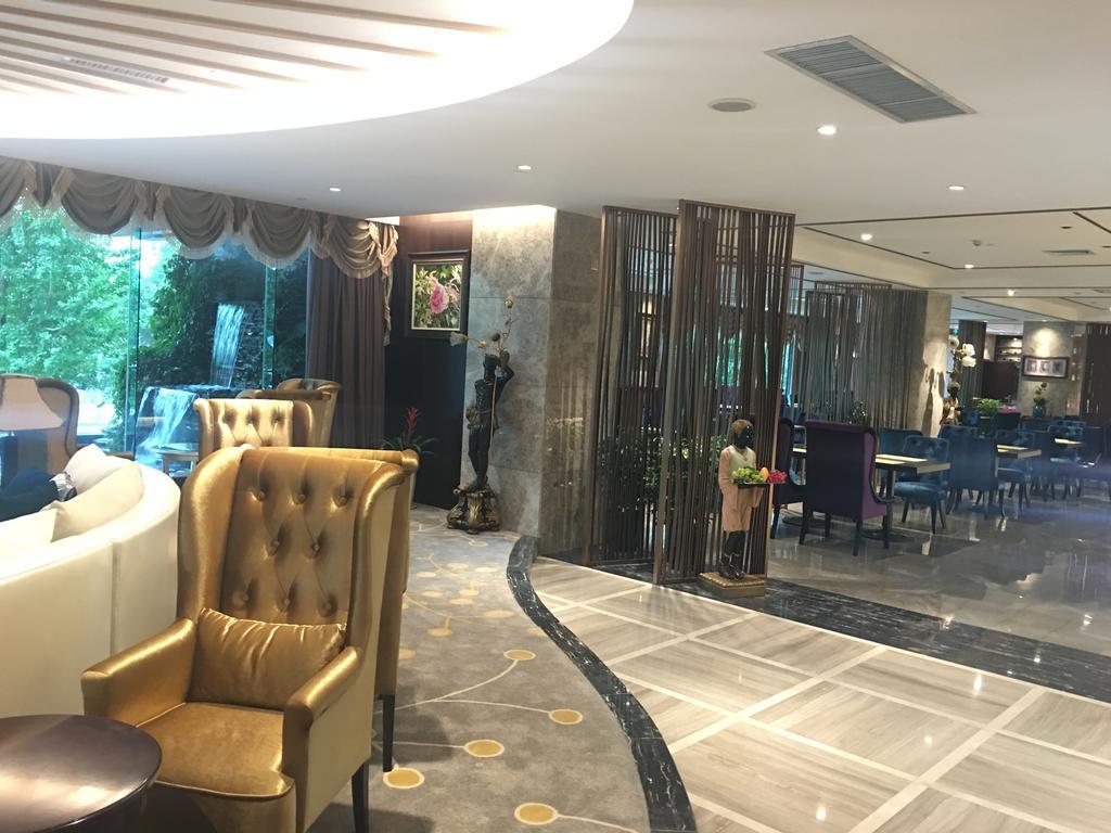 Dynasty International Hotel 昆明 エクステリア 写真